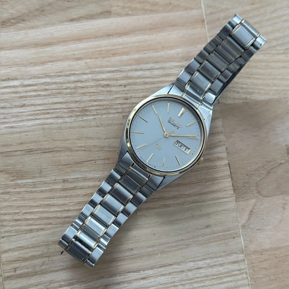 Seiko SQ Vintage Men’s Watch Gray Dial Two-Tone Bracelet Case Date Window